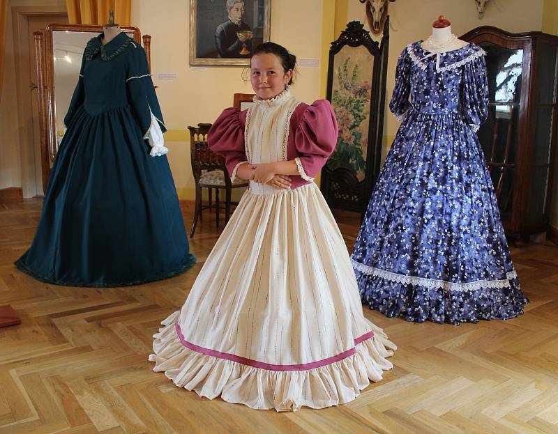 V Muzeu Lamberská stezka v Žihobcích si ženy a dívky mohou vyzkoušet šaty z doby kněžny Kateřiny, k vidění tam jsou i tři výstavy.