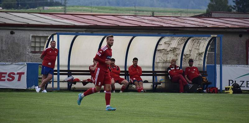 Letní příprava: SK Klatovy 1898 (červení) - TJ Jiskra Domažlice B (hráči v modrých dresech) 5:1.