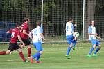 Fotbalisté Pačejova (na archivním snímku hráči v bílých dresech) porazili v derby Vrhaveč v penaltovém rozstřelu. Po 90 minutách skončil duel nerozhodně 2:2.