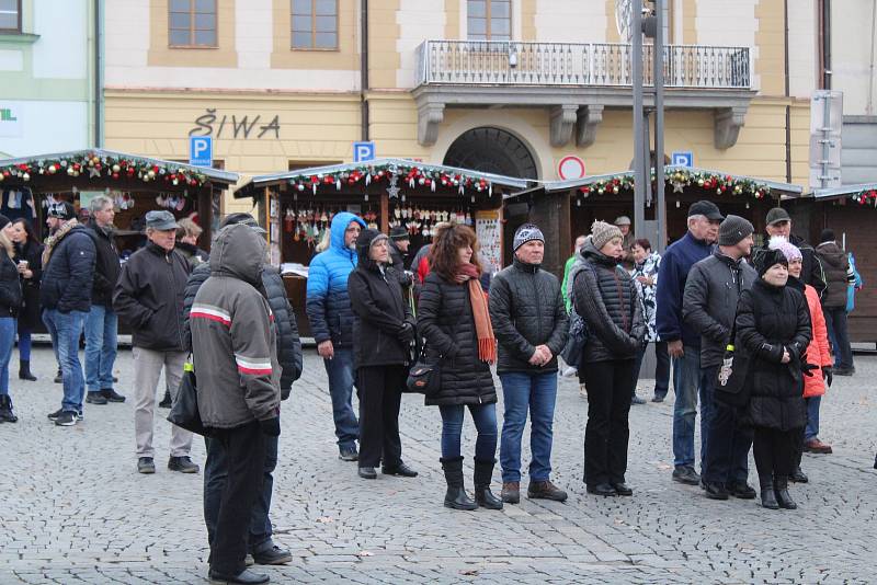 Adventní trhy o bronzové neděli v Klatovech.