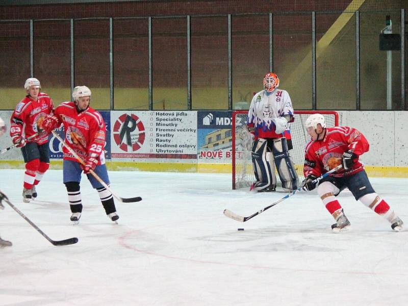 Plzeňská krajská liga HC Klatovy B (č) - KLH Božkov 5:5.