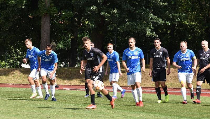 1. kolo FORTUNA divize A - 2022/2023: TJ Jiskra Domažlice B (hráči v modrých dresech) - Spartak Soběslav (černí) 3:2 (2:0).