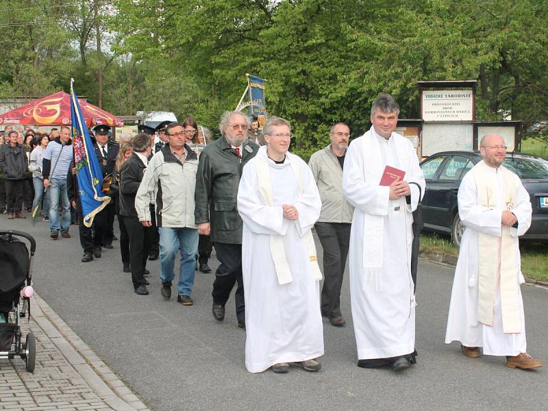 Odhalení sochy sv. Jana Nepomuckého v Čepicích