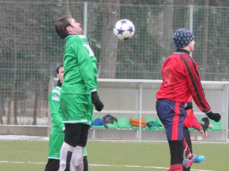 Zimní turnaj v Sušici: Mochtín (v červeném) - Strážov 3:0.