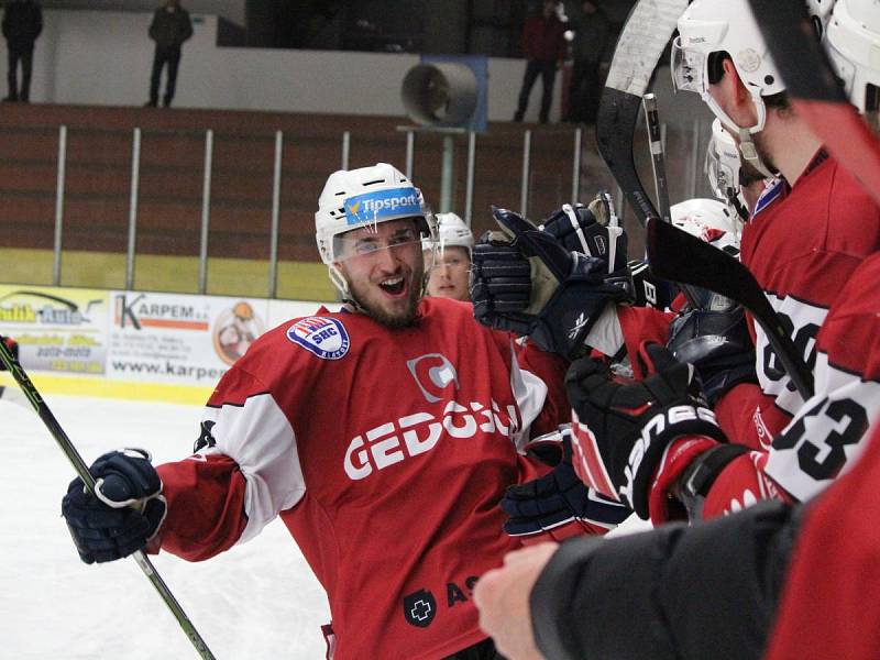 2. liga 2016/2017, osmifinále play-off: SHC Klatovy (červené dresy) - HC Lední Medvědi Pelhřimov 8:3