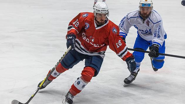 2. liga, skupina západ (nadstavba B, 3. kolo): SHC Klatovy (na snímku hráči v červených dresech) - HC Benátky nad Jizerou 5:4 po prodloužení.