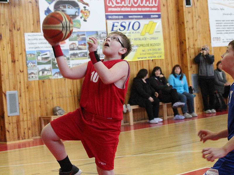 Kvalifikace o národní finále nejmladších minižáků v basketbalu - zápas Klatovy (červení) - Domažlice.