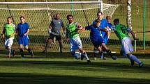 Fotbalisté FK Svéradice (na archivním snímku fotbalisté v zelených dresech) prohráli na závěr podzimní části sezony na půdě Losiné 1:4.