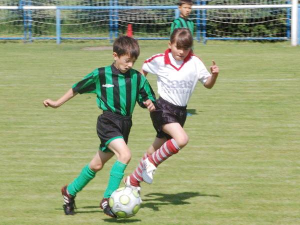 Nýrská mladší přípravka (pruhované dresy) porazila Horažďovice 7:0