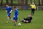 Fotbalista Jan Boček (v černém dresu) v zápase na hřišti Štěnovic. Pětadvacetiletý útočník pomohl k výhře 3:1 hattrickem.