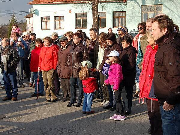 Shromáždění proti elektrárně v Dlouhé Vsi