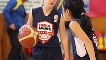 Team USA U12 dívky - BC Benešov (ve žlutém) U12 10:16 - fotogalerie z pátečního zápasu.