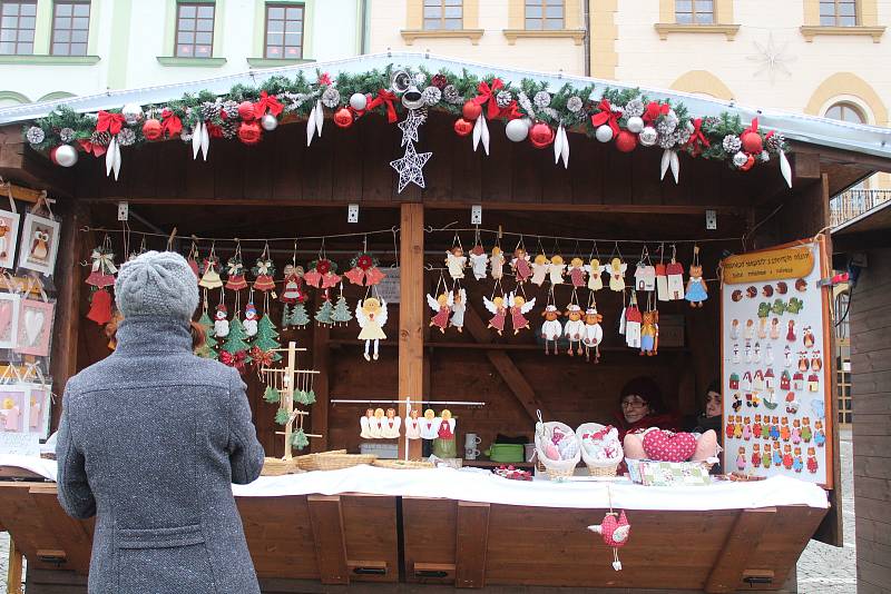 Adventní trhy o bronzové neděli v Klatovech.