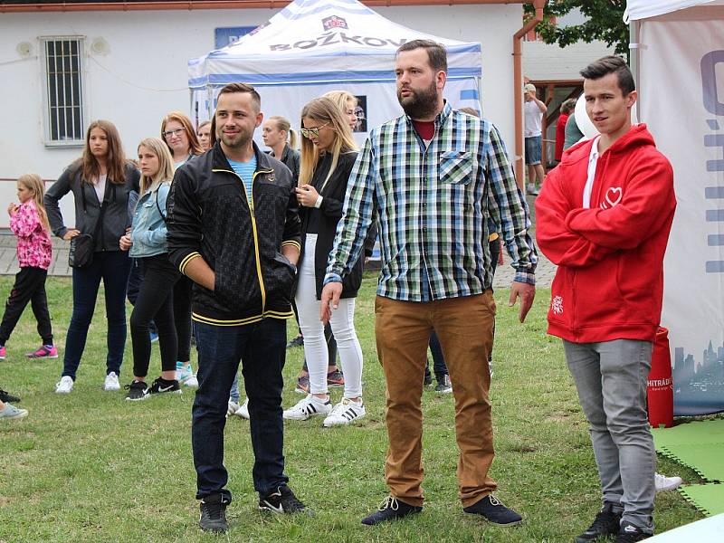 Během festivalu Open Air Lázně v Klatovech vystoupil zpěvák Ben Cristovao.