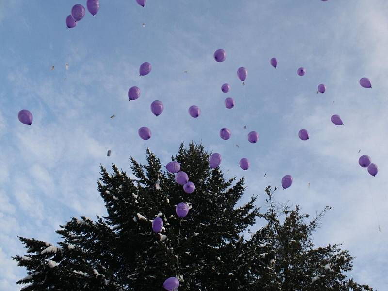 Vypouštění balonků Ježíškovy v MŠ Sluníčko v Klatovech