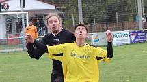 Fotbalisté TJ Sokol Mochtín (na archivním snímku hráči ve žlutých dresech) porazili Bělou nad Radbuzou 4:1. O výhře rozhodli už v prvním poločase.