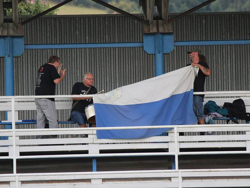 Fotbalisté FK Okula Nýrsko (na archivním snímku hráči v modrobílých dresech) doma porazili Bolevec, kouče ale zklamala předvedená hra.