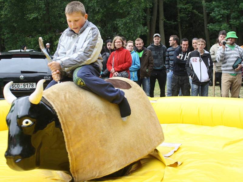 Sraz vozů Škoda v Běšinech