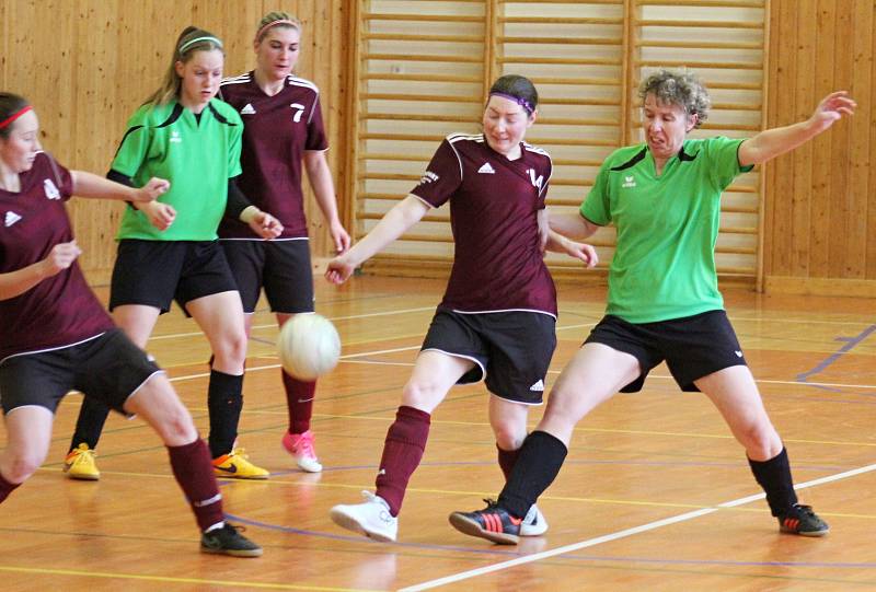 Snímky ze zápasu Chanovice (v červeném) vs. Neznašovy (zelené dresy) a Plánice (oranžové) vs. Dnešice (ve žlutém).