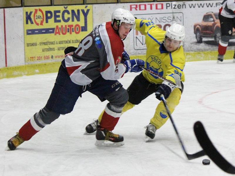 Krajská soutěž mužů 2016/2017 - čtvrtfinále play-off: HC Bidlo Malá Víska (šedé dresy) - Sokol Horní Lukavice 4:3 (samostatné nájezdy 2:1)