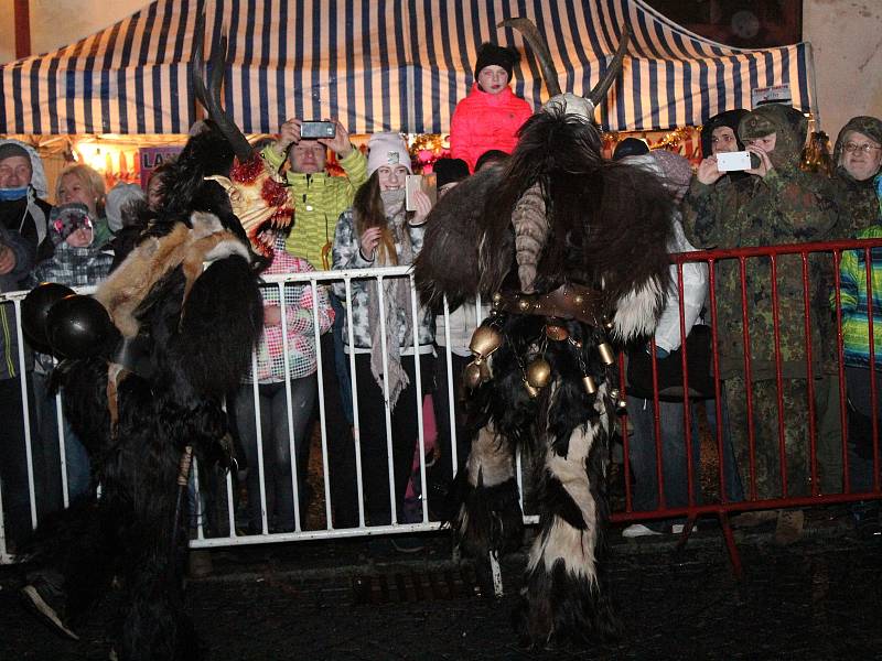 Krampusové v Chudenicích.