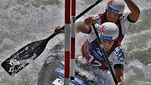 Vít Pohanka z Klatov a Denis Wendl z Horšovského Týna se stali v Bratislavě juniorskými mistry světa ve vodním slalomu na deblkánoi.