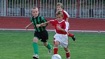 Ve druhém kole okresního přeboru přípravky mladší podlehli malí fotbalisté TJ Klatovy B (v červeném) doma Nýrsku 0:9.