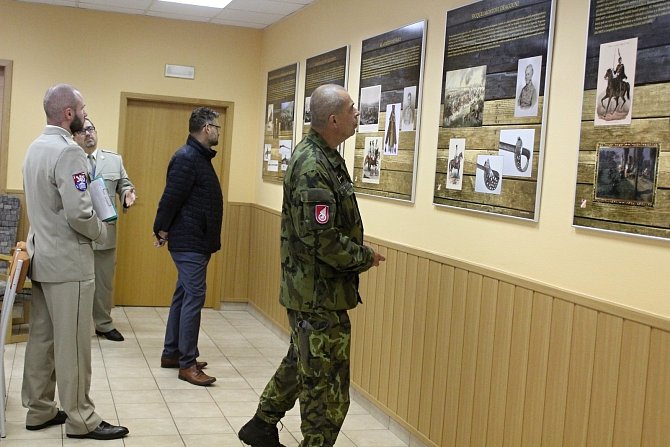 Expozice věnovaná historii dragounů v kasárnách v Klatovech.