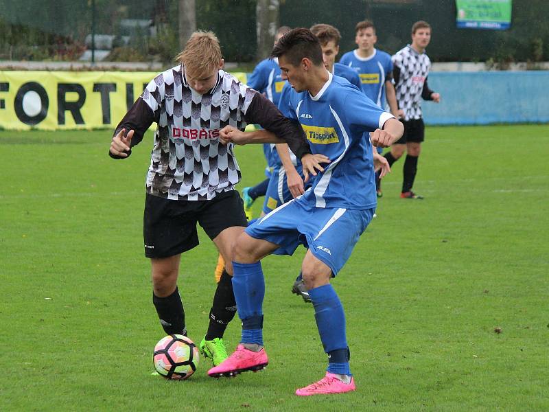 Fotbalisté klatovských dorostů (na archivních fotografiích hráči v modrých dresech) porazili Příbram. Devatenáctka otočila zápas ze stavu 0:2 na 4:2 a hráči do 17 let soupeře udolali těsně 1:0.