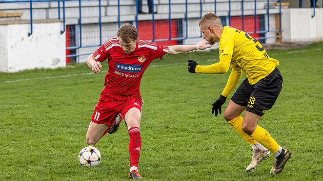 20. kolo FORTUNA divize A: SK Klatovy 1898 (na snímku hráči v červených dresech) - FC Viktoria Mariánské Lázně (žlutí) 0:2 (0:1).