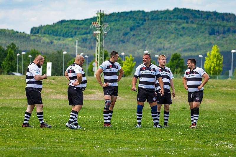 Rugby Šumava Nýrsko/RC České Budějovice (černobílé dresy) - RC Havířov 47:32.