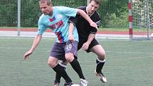 Klatovská liga v malé kopané mužů: Mengy team (v modrém) - HPP Milence 4:2.