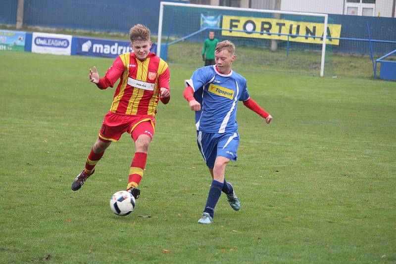 Klatovští dorostenci (na archivním snímku hráči v modrých dresech) porazili Strakonice. Devatenáctka uspěla 3:1, fotbalisté do 17 let dokonce 5:0.