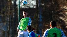 Fotbalisté FK Svéradice (na archivním snímku fotbalisté v zelených dresech) prohráli na závěr podzimní části sezony na půdě Losiné 1:4.