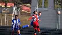 Fotbaloví dorostenci SK Klatovy 1898 (na archivním snímku hráči v červených dresech) přehráli Vejprnice 2:0.