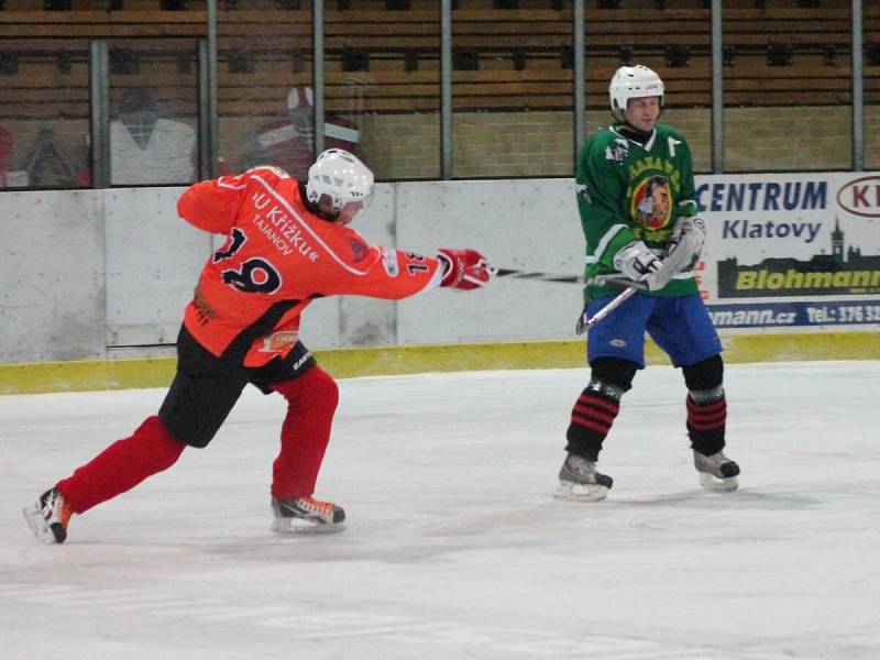 Šumavská liga amatérského hokeje HC Tomahawks (z) - AHC Vačice 2:2.