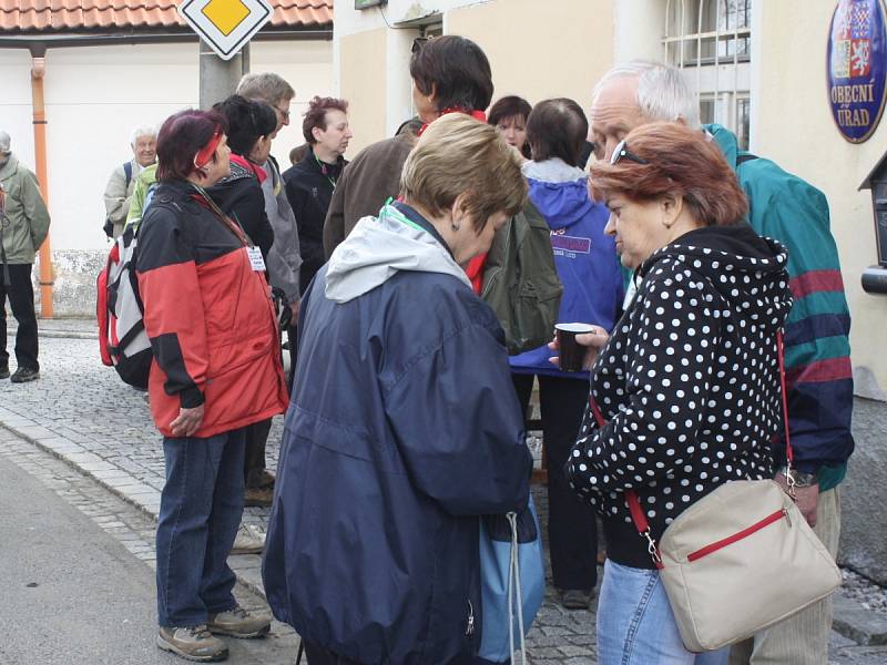 Pochod Stehlíkovou stezkou v Myslívě 2015.