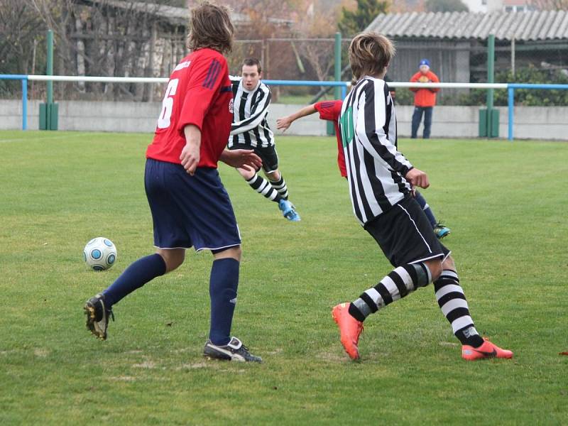 1. A třída Nýrsko (čb) - Dlouhý Újezd 5:3.