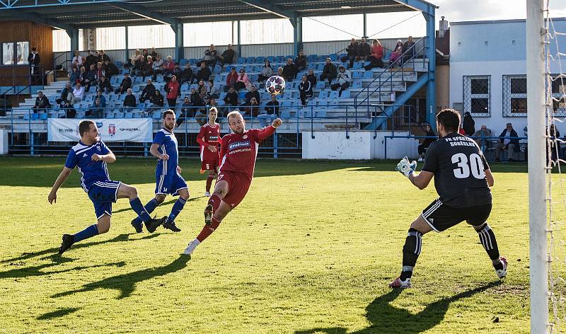 Fotbalisté divizních Klatov remizovali v 11. kole soutěže na hřišti Soběslavi 2:2, i když po prvním poločase vedli o dvě branky.