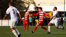 10. kolo okresního přeboru: TJ Sušice B (na snímku fotbalisté v bílých dresech) - FC Švihov 2:2 (1:1).