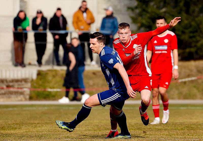 17. kolo FORTUNA divize A: Slavoj Mýto (modří) - SK Klatovy 1898 3:1 (1:0).