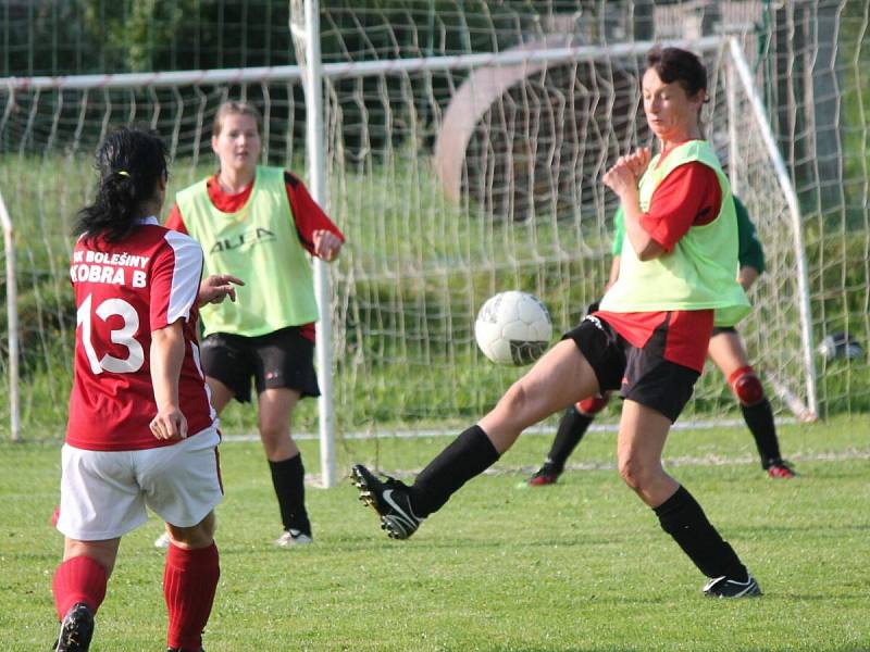 Letní Dívčí amatérská fotbalová liga Kobra A - Kobra B 0:0.