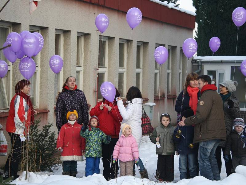 Vypouštění balonků Ježíškovy v MŠ Sluníčko v Klatovech