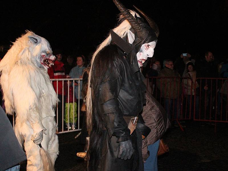 Krampusové v Chudenicích.