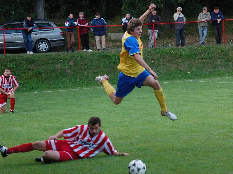 Fotbalisté Chanosu Chanovice zvítězili na domácím hřišti v sobotu 5. září nad ZČE Plzeň 3:0.