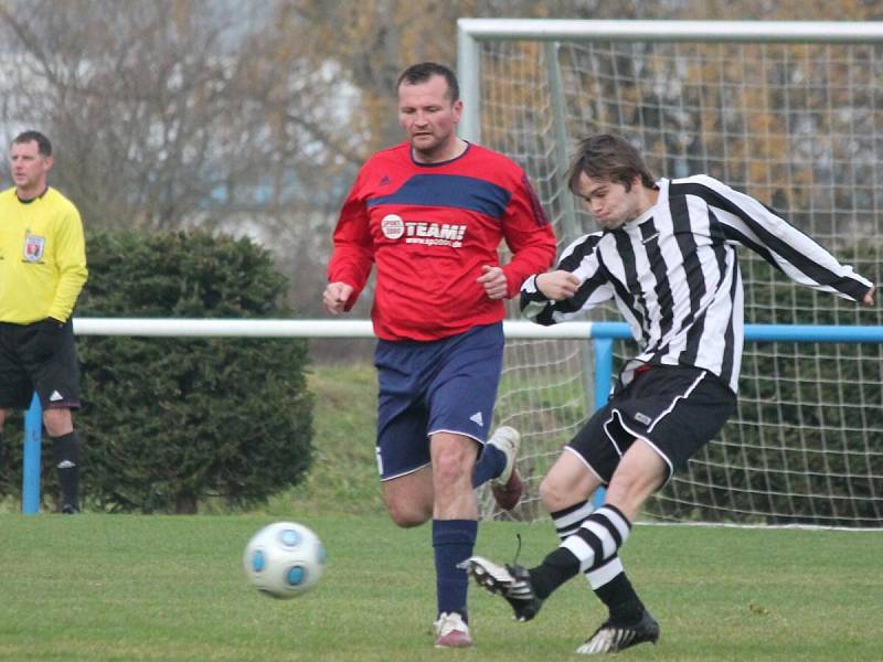 1. A třída Nýrsko (čb) - Dlouhý Újezd 5:3.