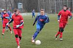 Zimní fotbalový turnaj mužů v Sušici: Nýrsko (v modrém) - Pačejov 2:1.