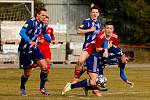 17. kolo FORTUNA divize A: Slavoj Mýto (modří) - SK Klatovy 1898 3:1 (1:0).