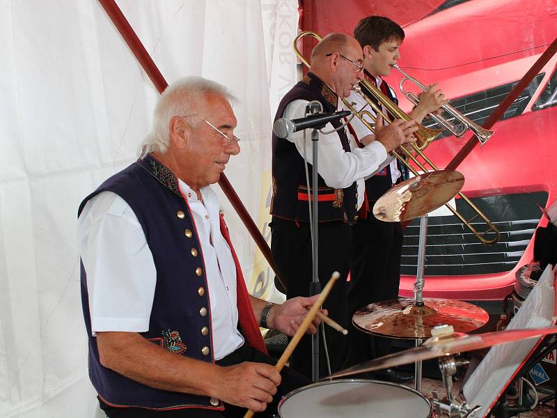 Festival dechovek v Dlouhé Vsi.