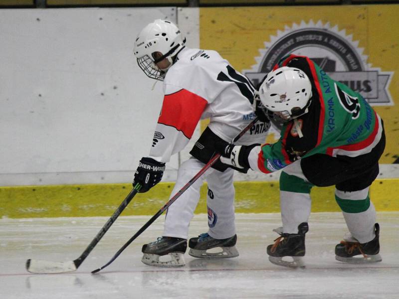 Krajský přebor 4. tříd: HC Klatovy (bílé dresy) - HC Domažlice 14:1